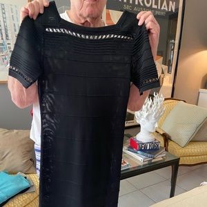 Mila Schon' Sexy black dinner dress. Enjoy all year.